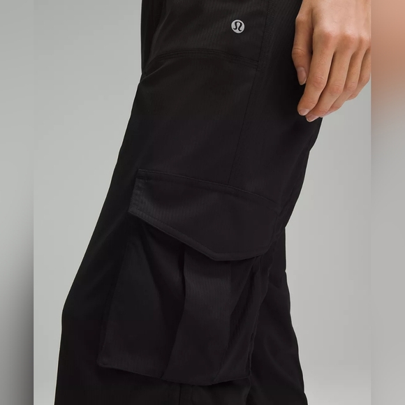 Lululemon Dance Studio Relaxed-Fit Mid-Rise Cargo Pant - Picture 4 of 7